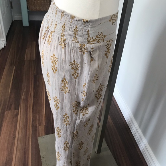 Light weight Capris - Picture 3 of 7